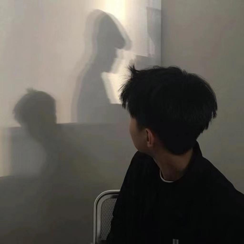 单眼皮的小张