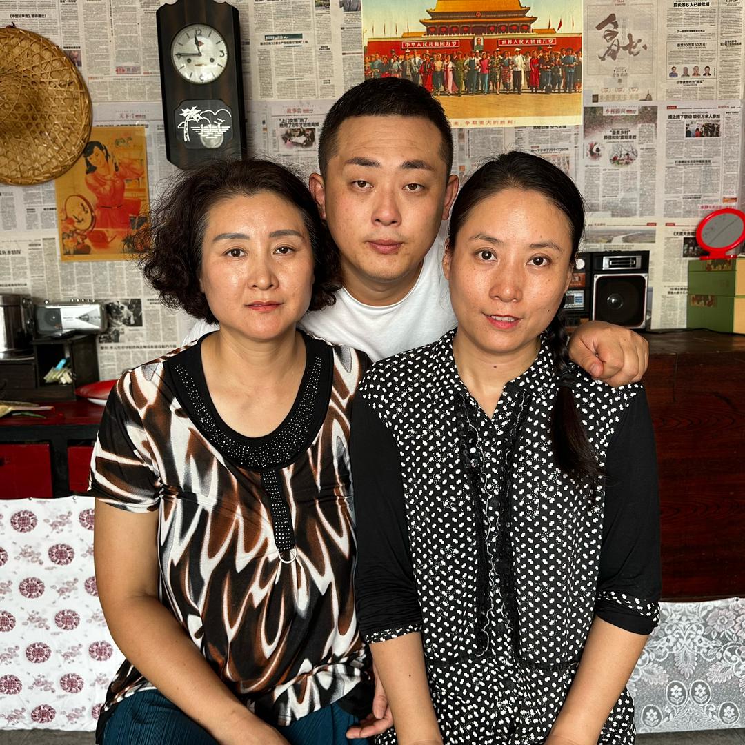 东北农村三姐弟一大姐