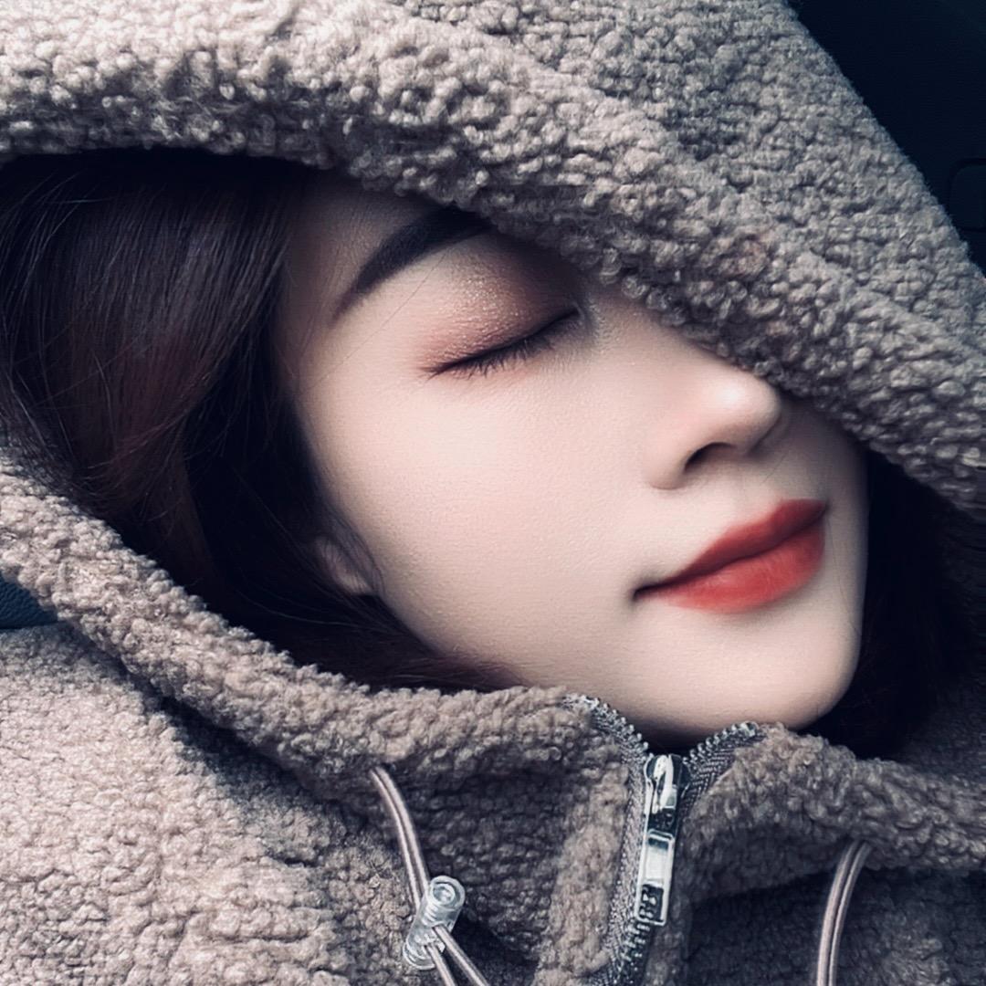 妮妮爱喝可乐