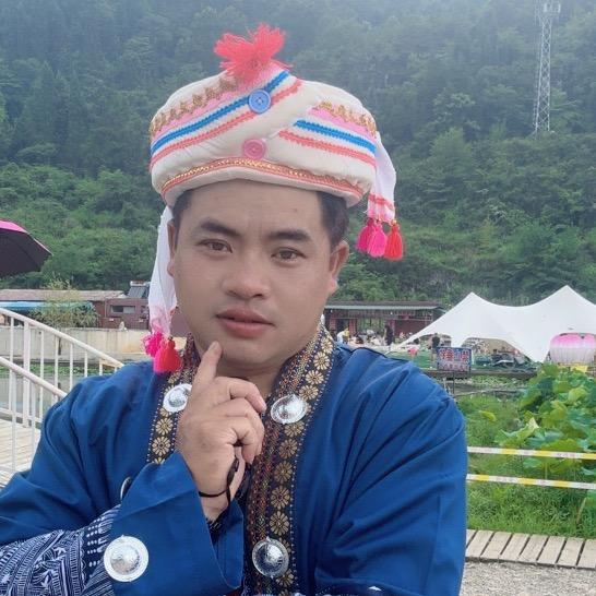 李骏呈