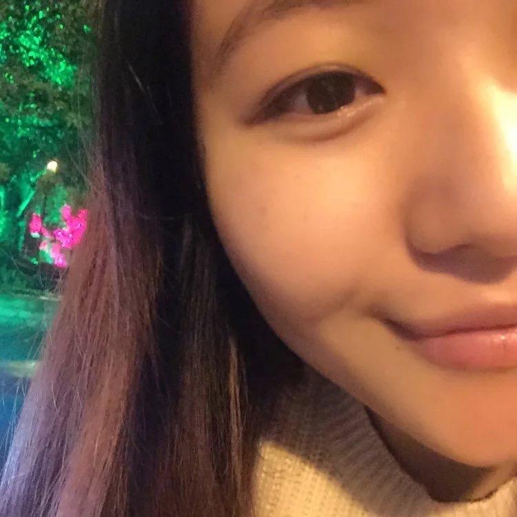 何须执手问年华
