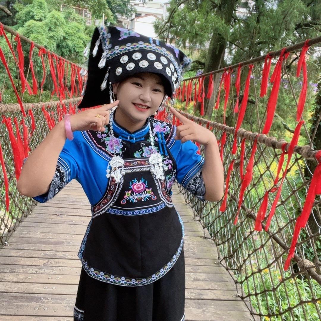 龙小姐.