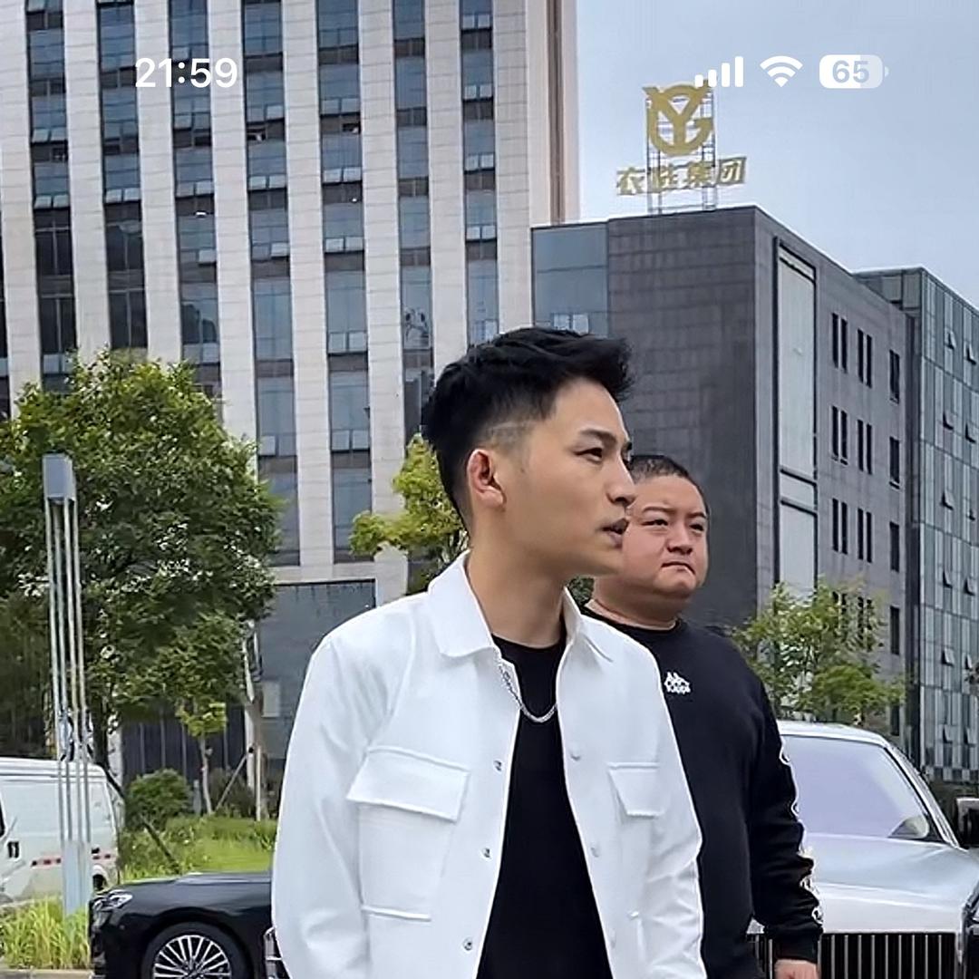 衣选个侯商贸行（个人独资）