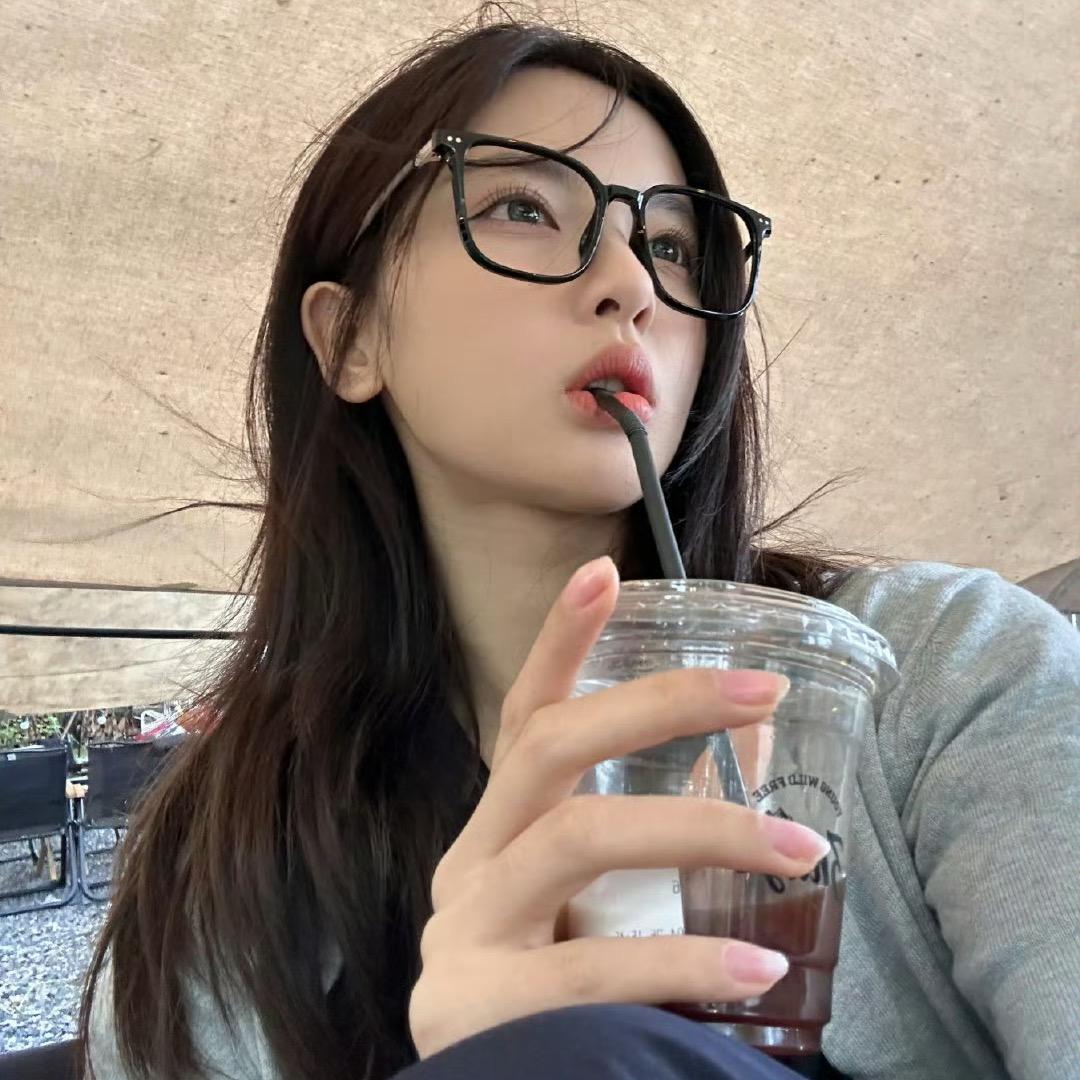 摆烂小小董.