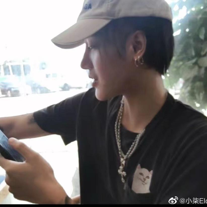 小柒🌚（饿扁了）