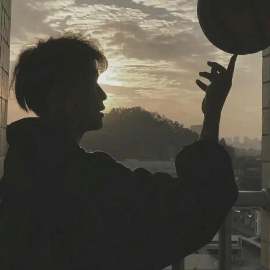 不是小郑同学ye