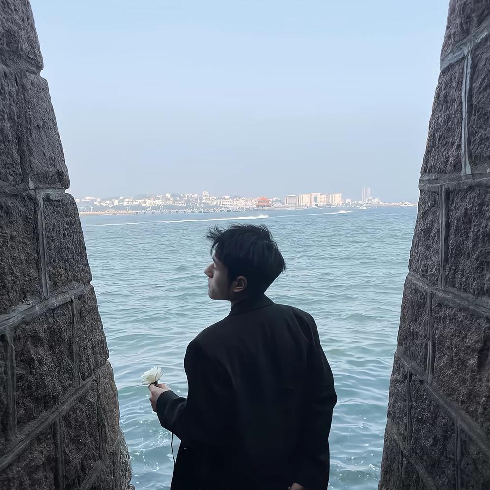 轨迹划过花海