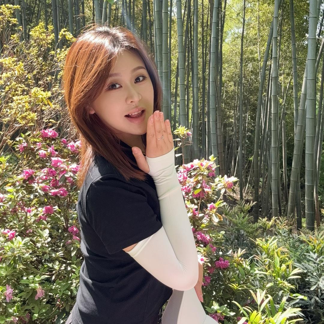 佳佳美少女
