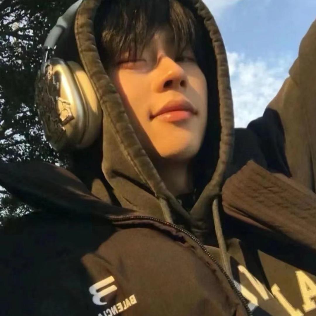 满山的🐒我腚最红