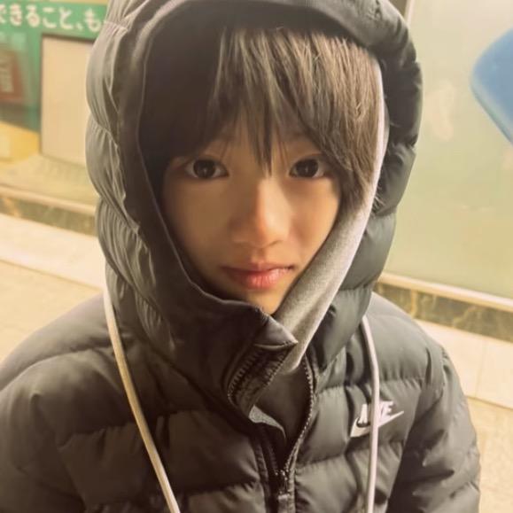 连告别都双手插兜的女人