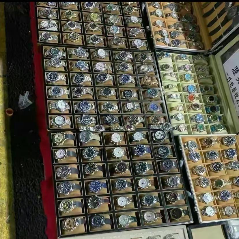 华强北鬼市摊主