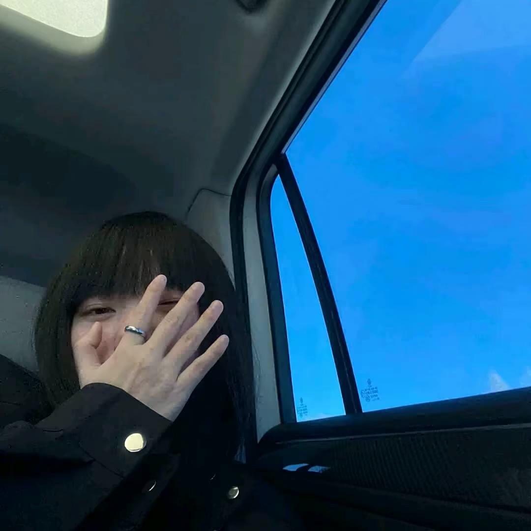 苗  苗^.