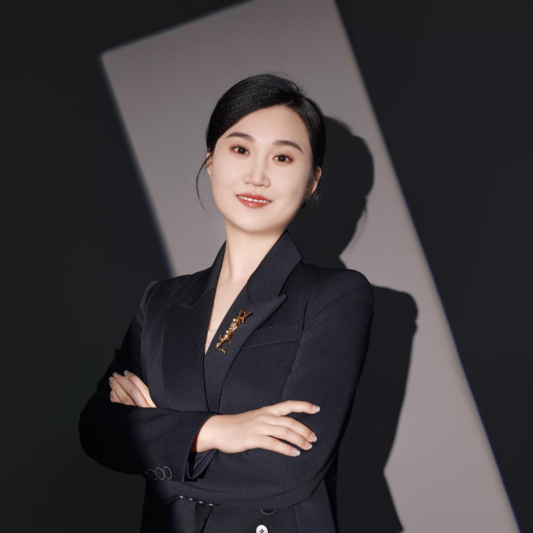 90后地产总经理芳姐