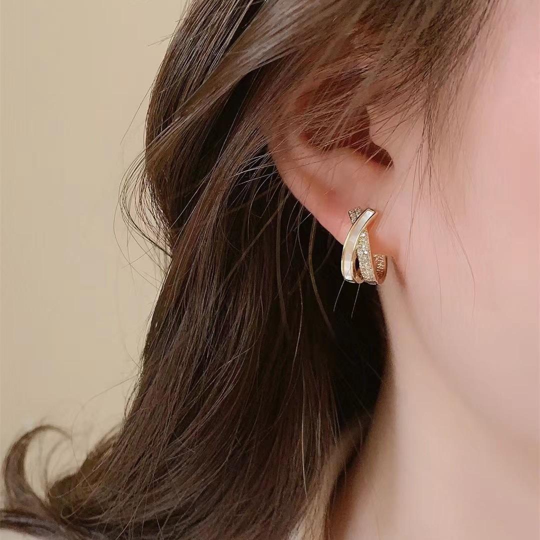 与.仲不同