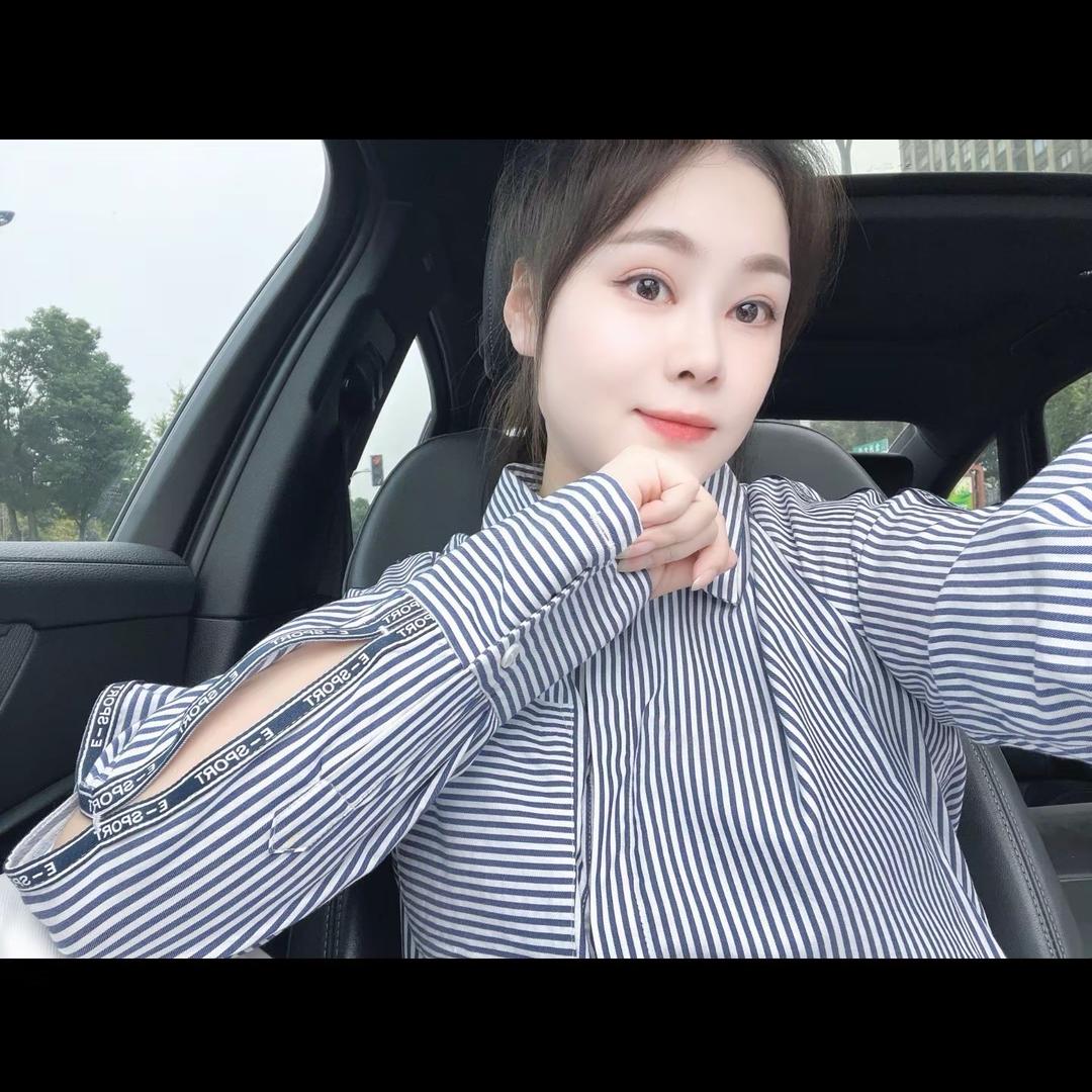 灿