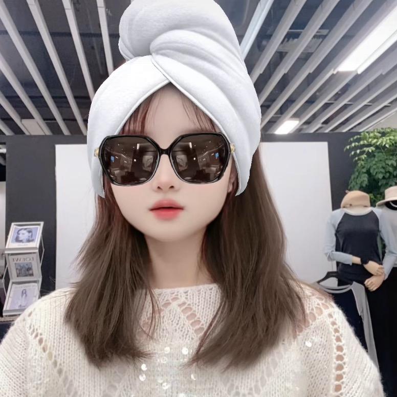 休闲小个子英英