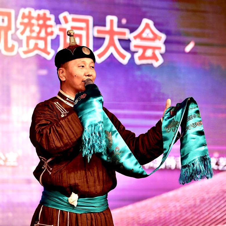 主持人宝德扎布