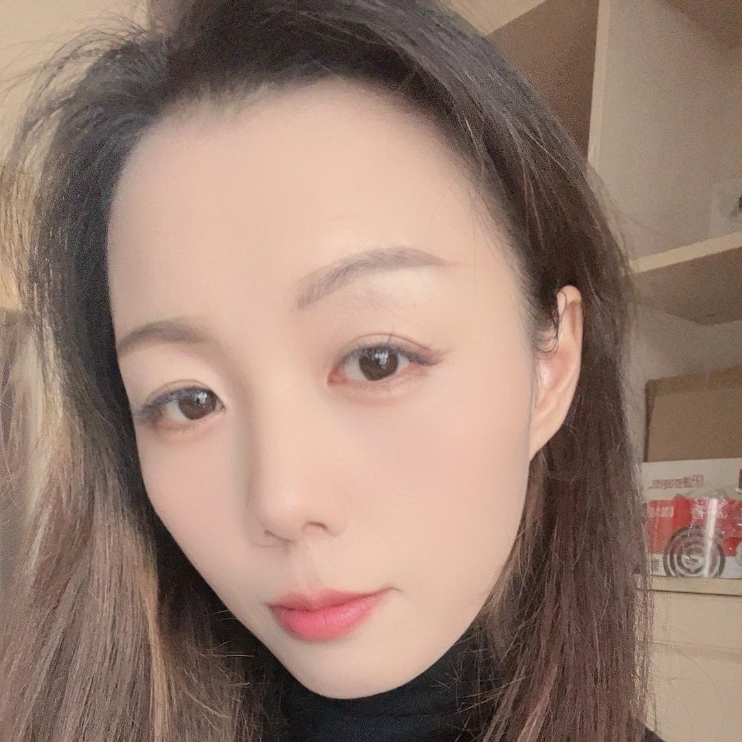 睫毛上的泪珠
