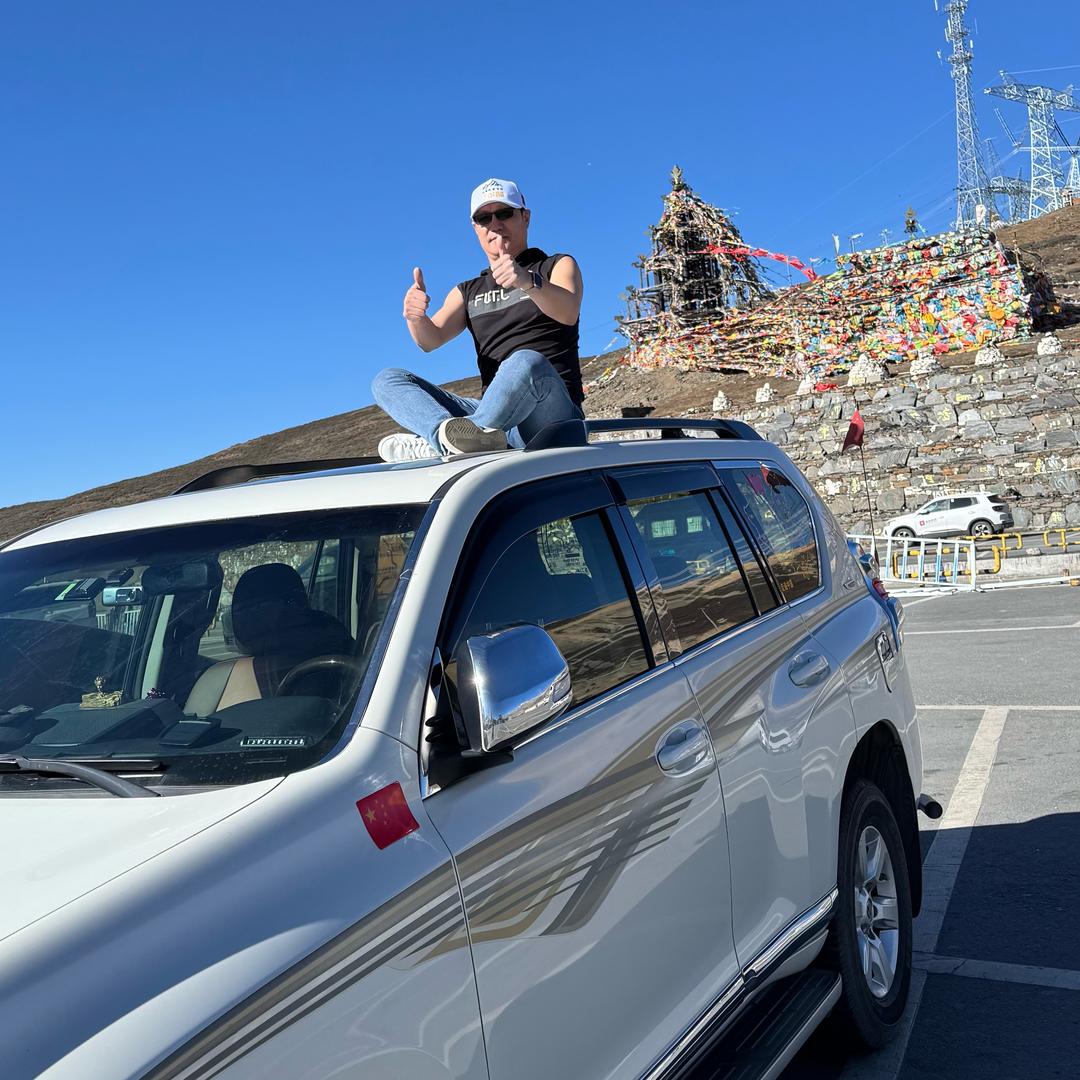 人生何处不相逢！