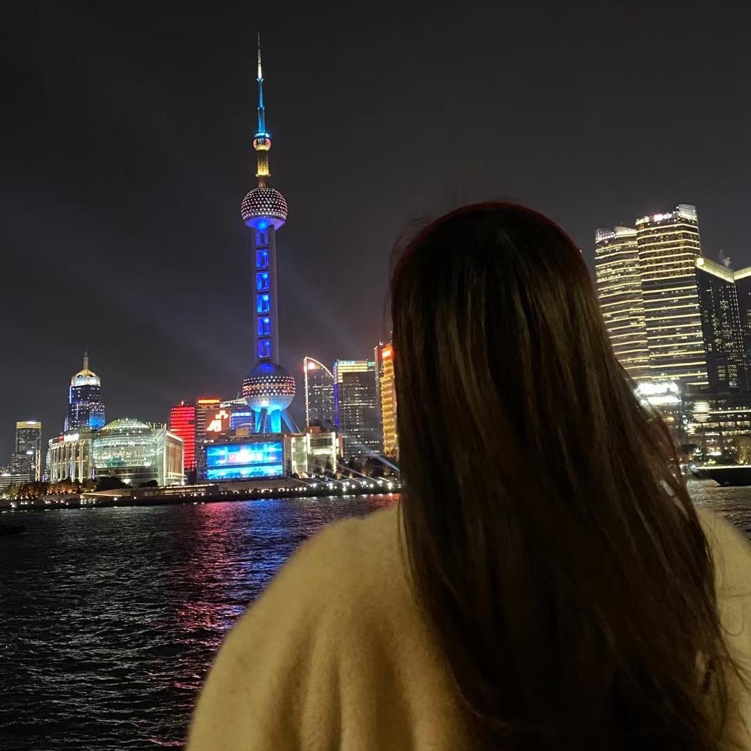 我一个讨生活的,你和我谈什么理想。🥂