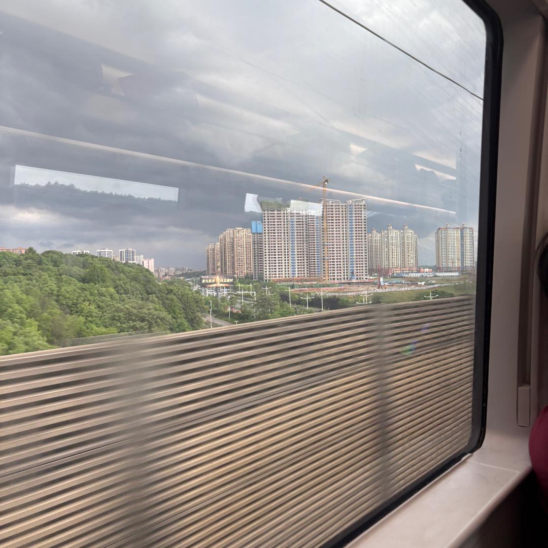 坐在坟头调戏鬼