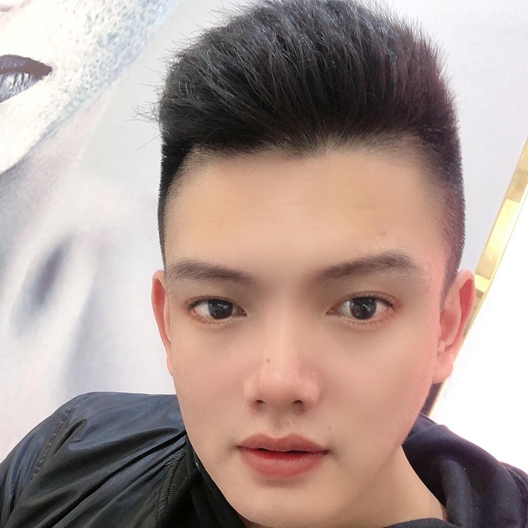 叼馋炸串少年。