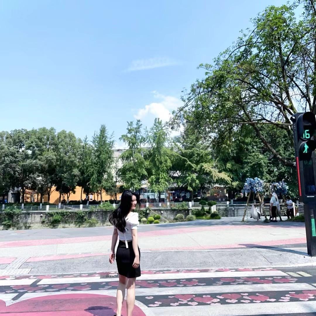 冯七七挑战一天三份工