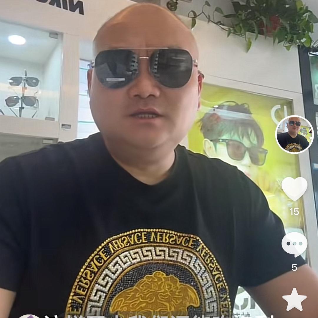 徐二爷.   做人做事一分钟不耽误