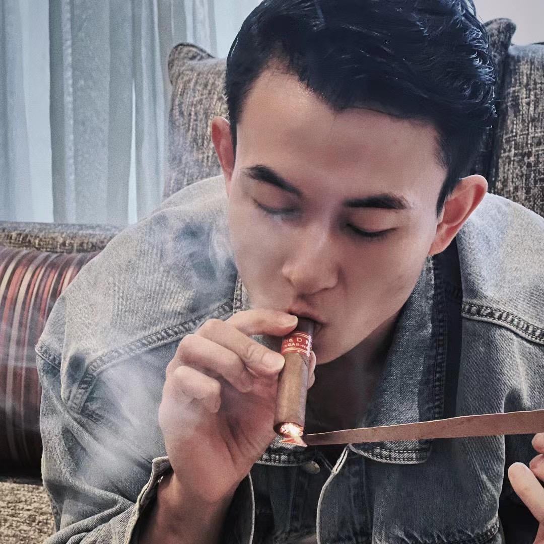 阿莱克斯