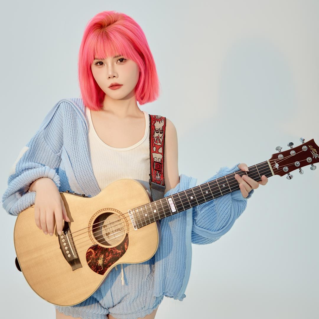 小芳同学🎸（好好练琴）