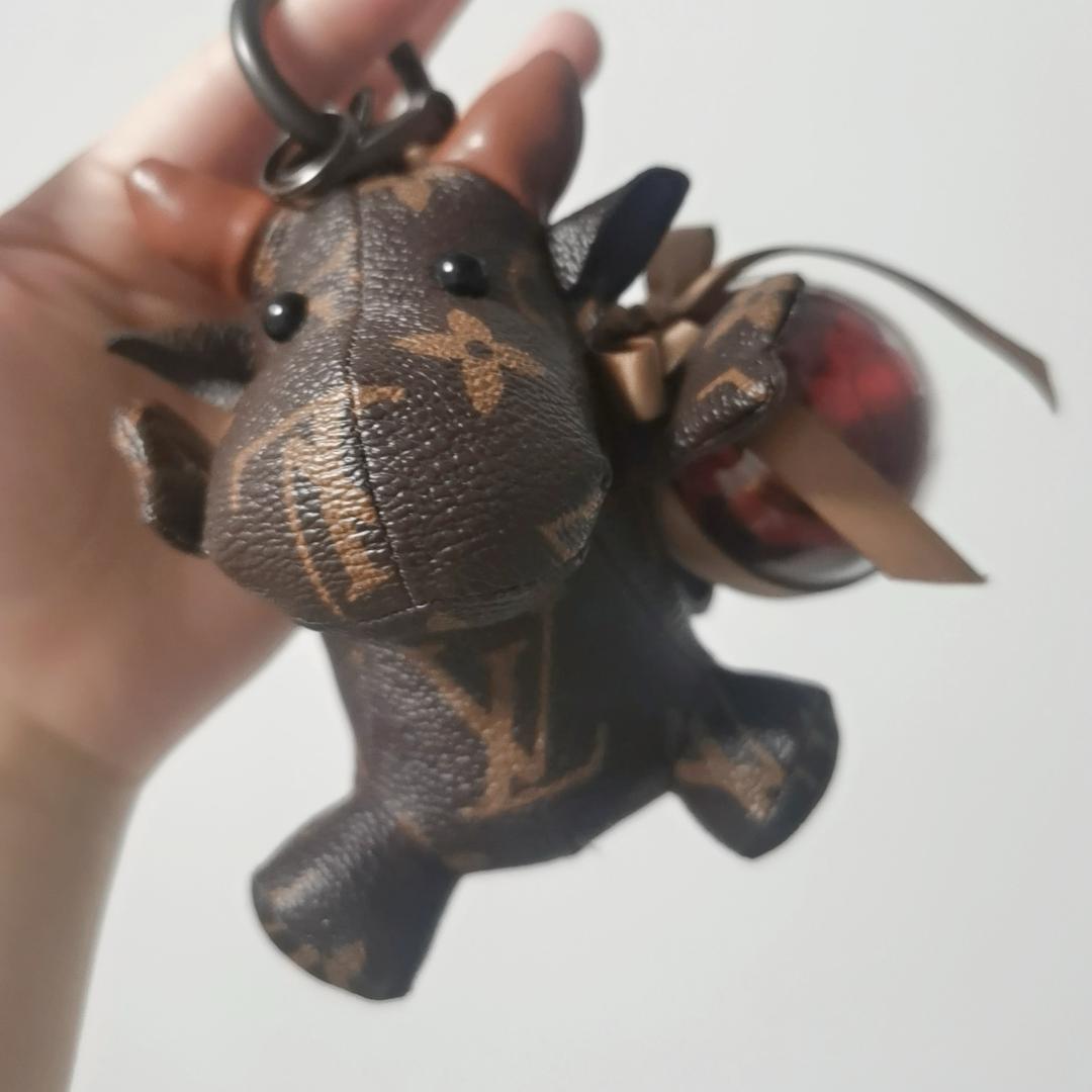 叾 屾