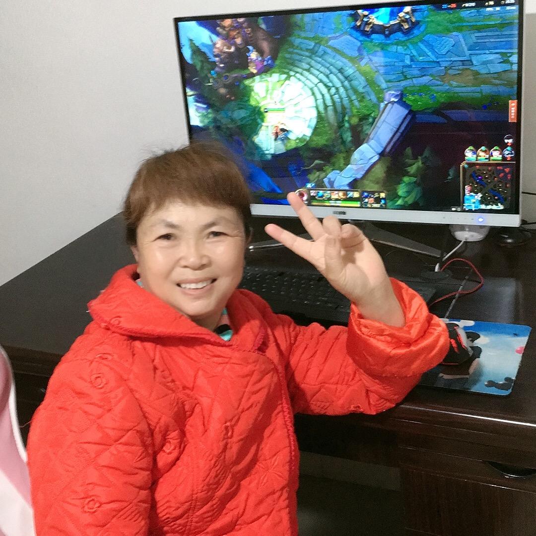 峡谷僧姨和孙女的快乐生活