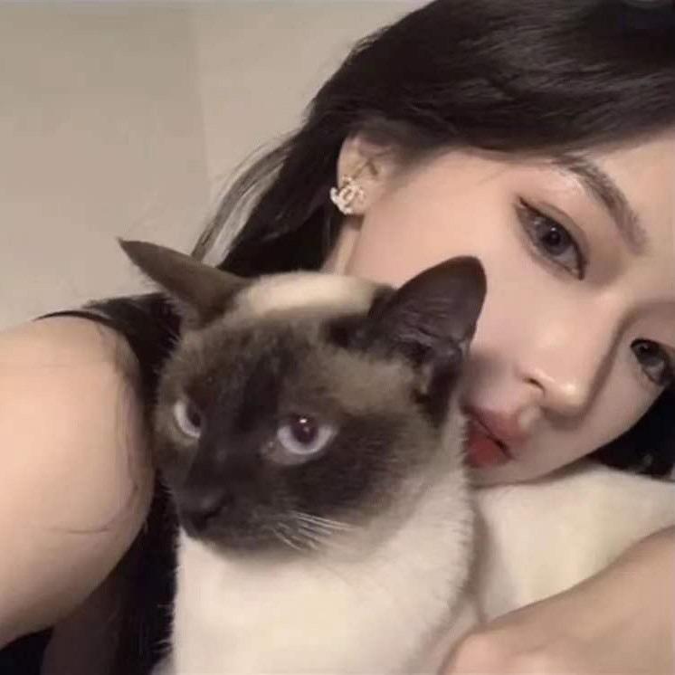 ʟ̆̈ᴜ̆̈ᴄ̆̈ᴋ̆̈ʏ̆̈🧡