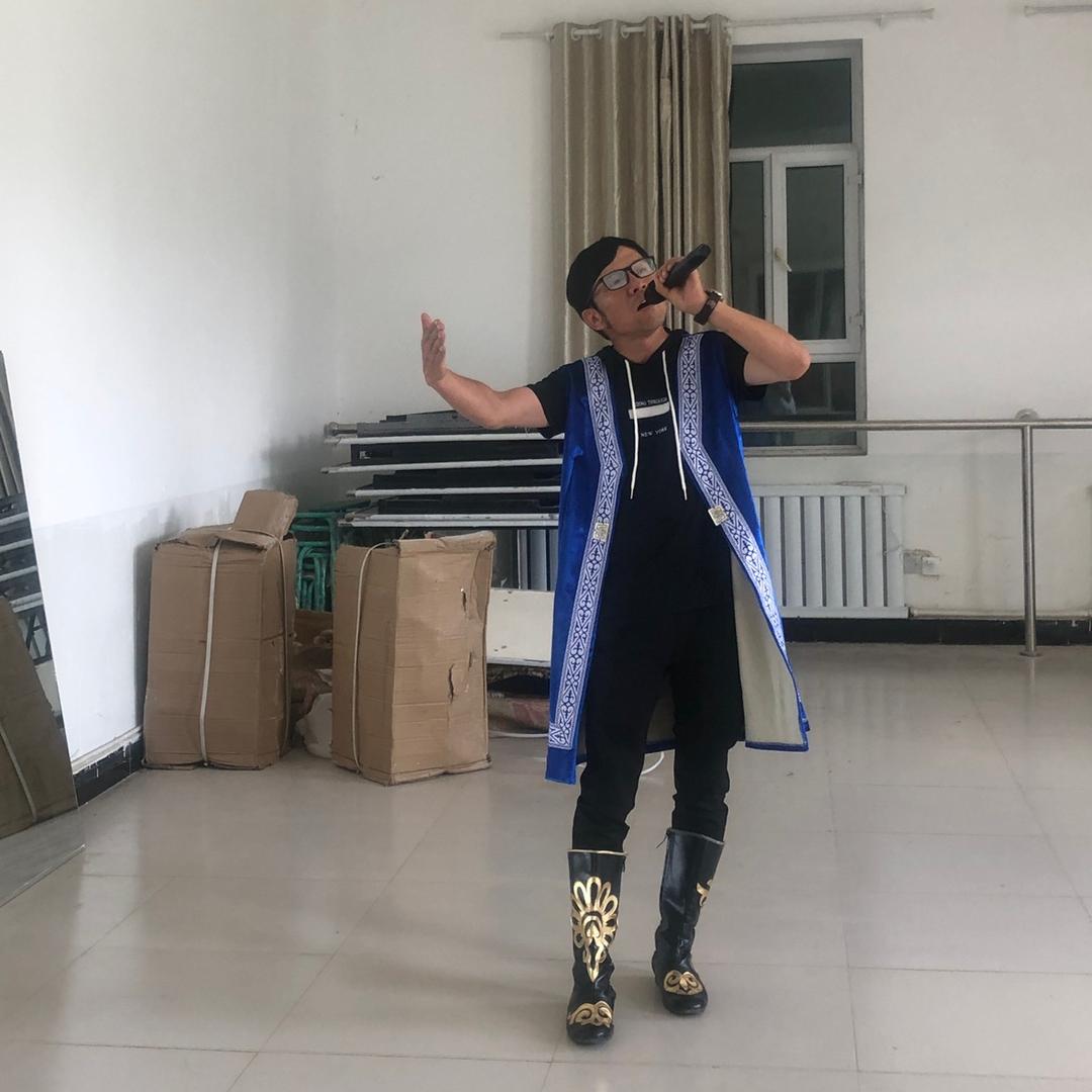 奴尓布拉提