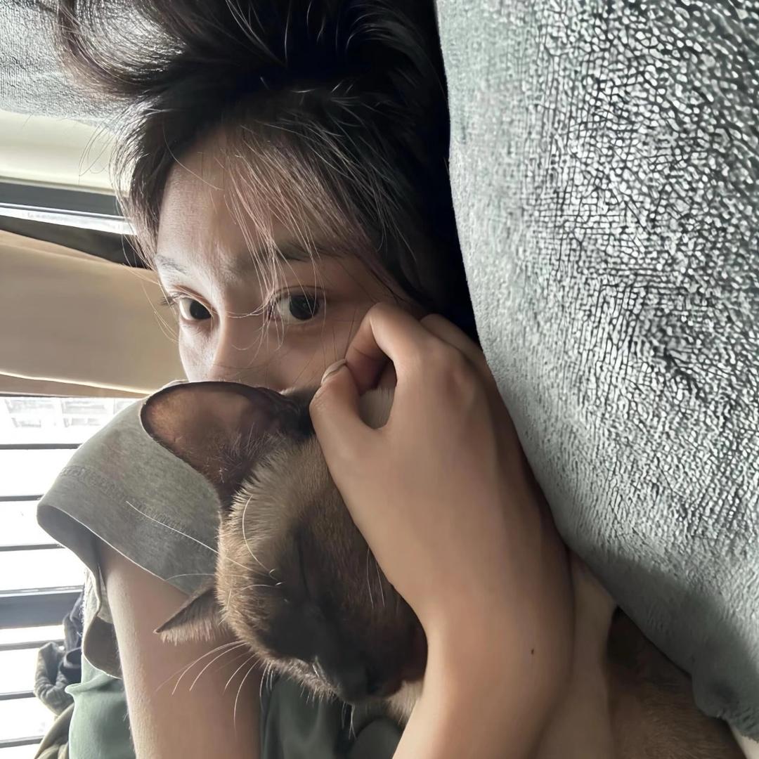 性感母蟑螂狂抽男大嫩臀