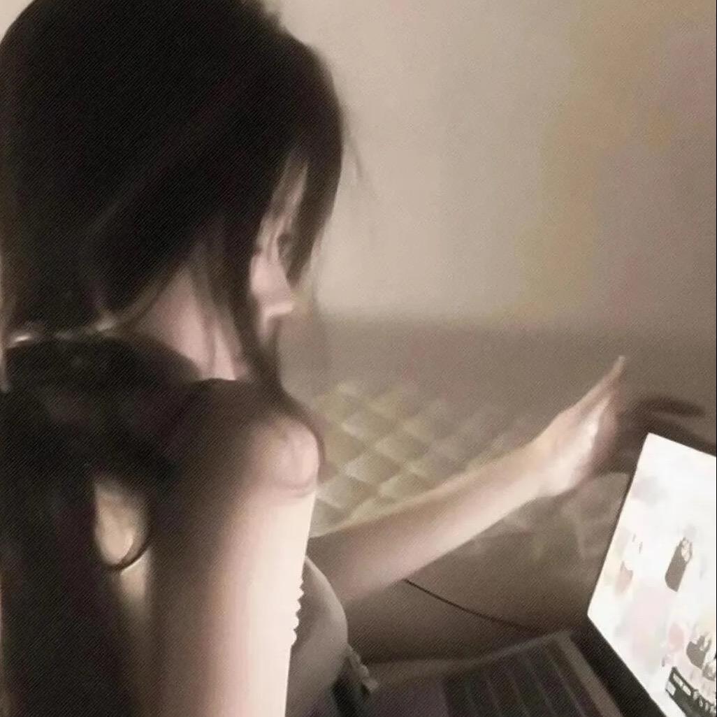祁念-’