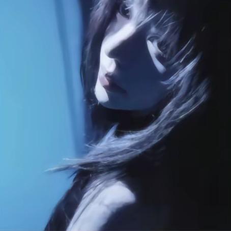 和老爷爷抢位置被闺蜜砍成臊子