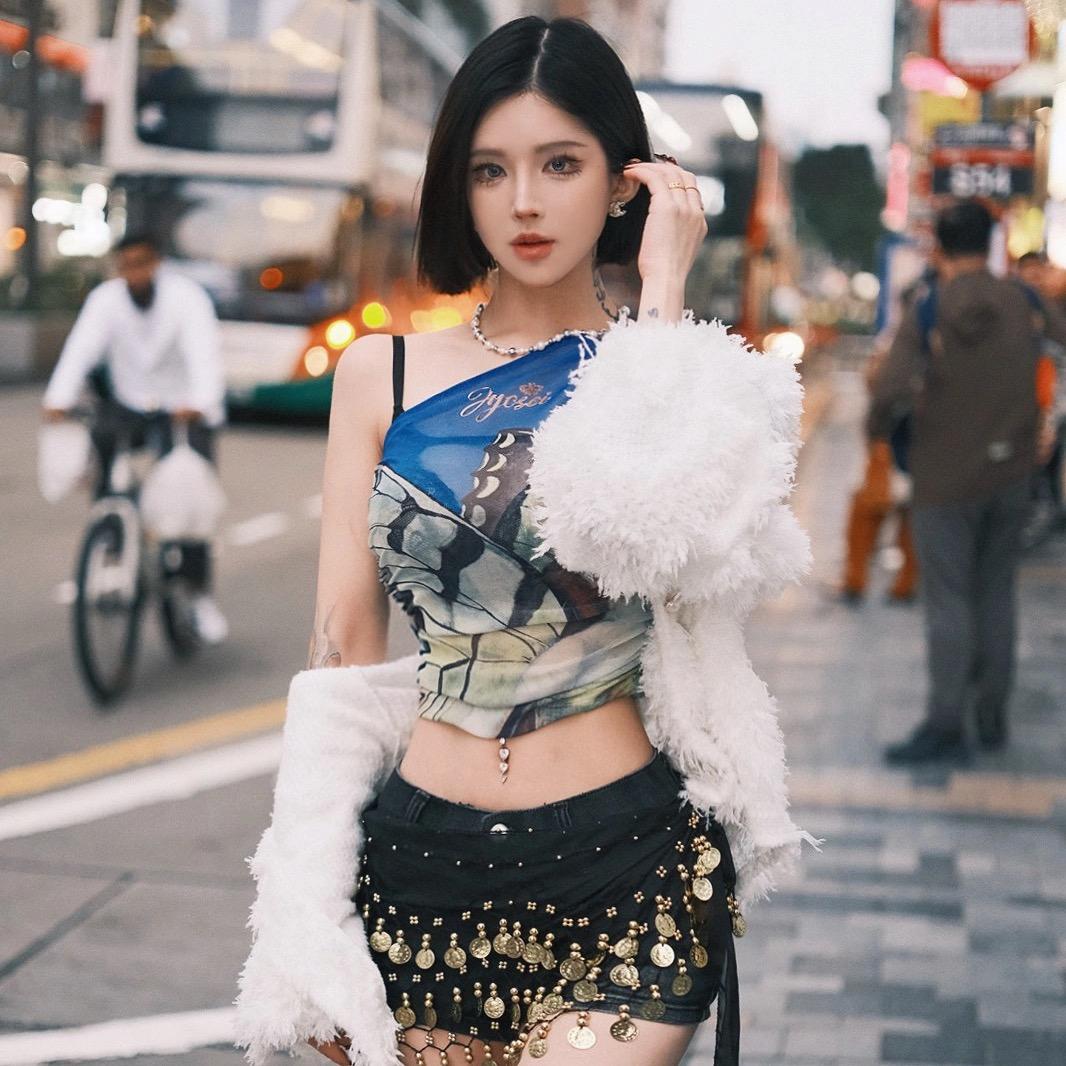 爱美的吃货六六