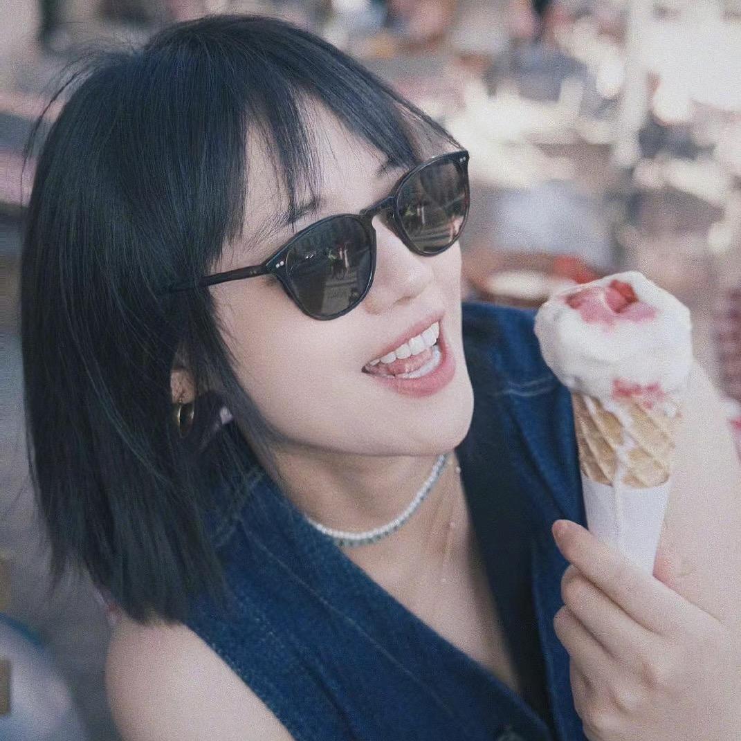偷喝橘子味汽水🥤