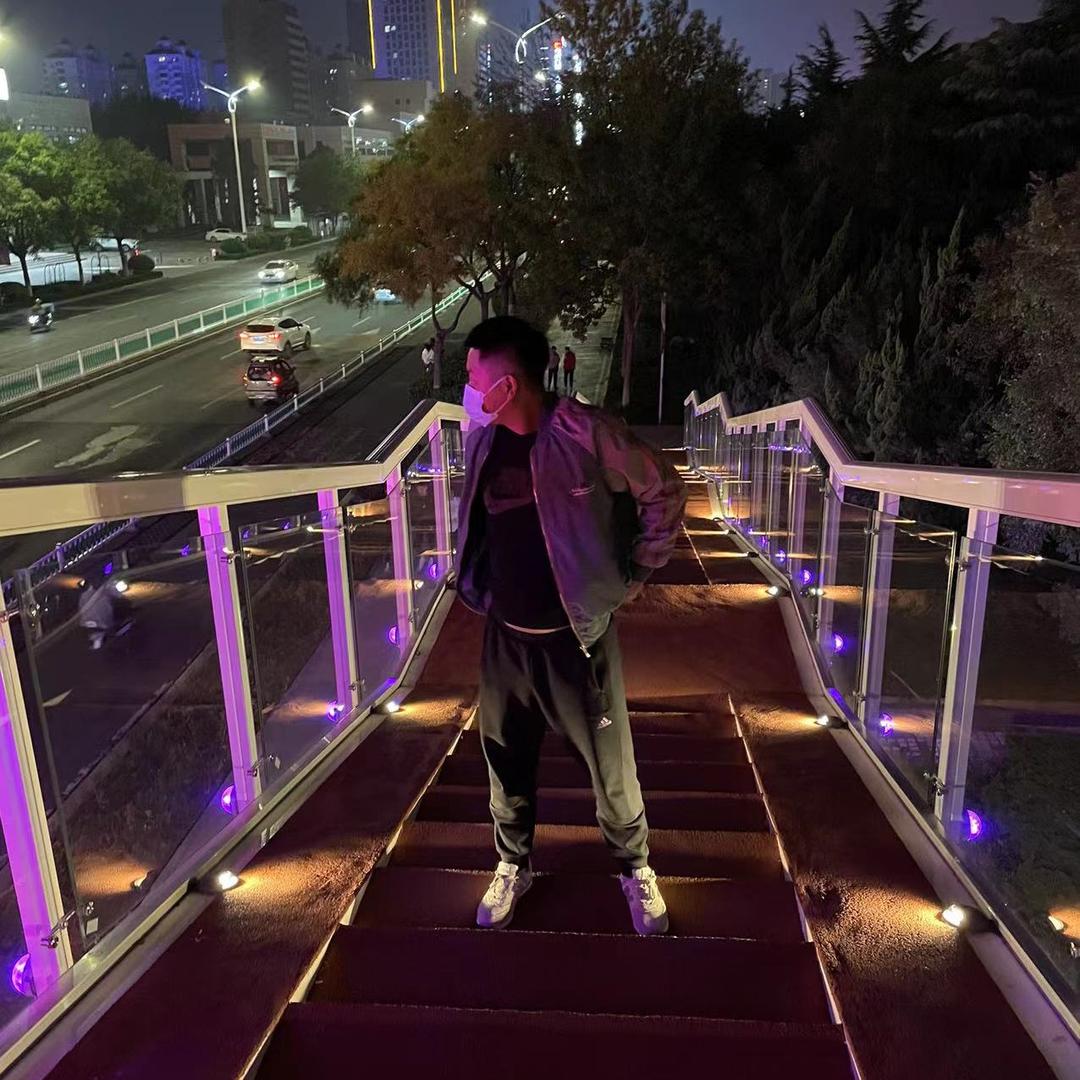 爱笑的小王