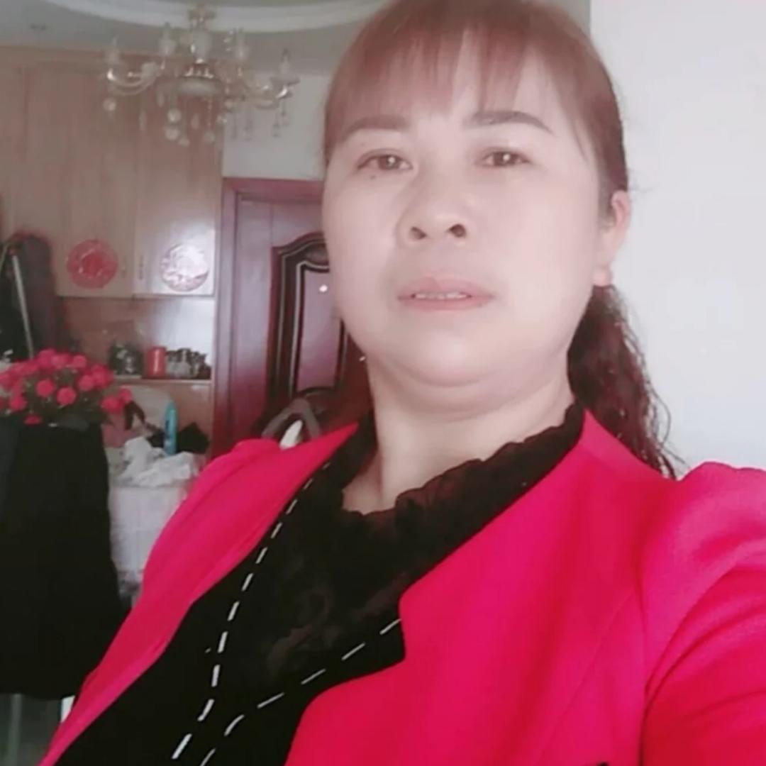 38岁艳丽继母