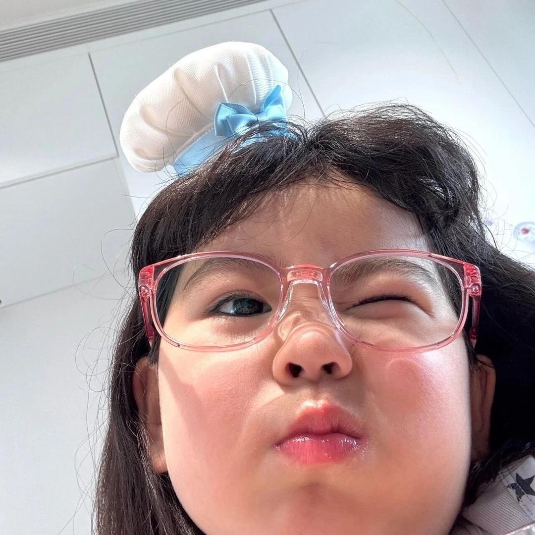 脸蛋不圆^