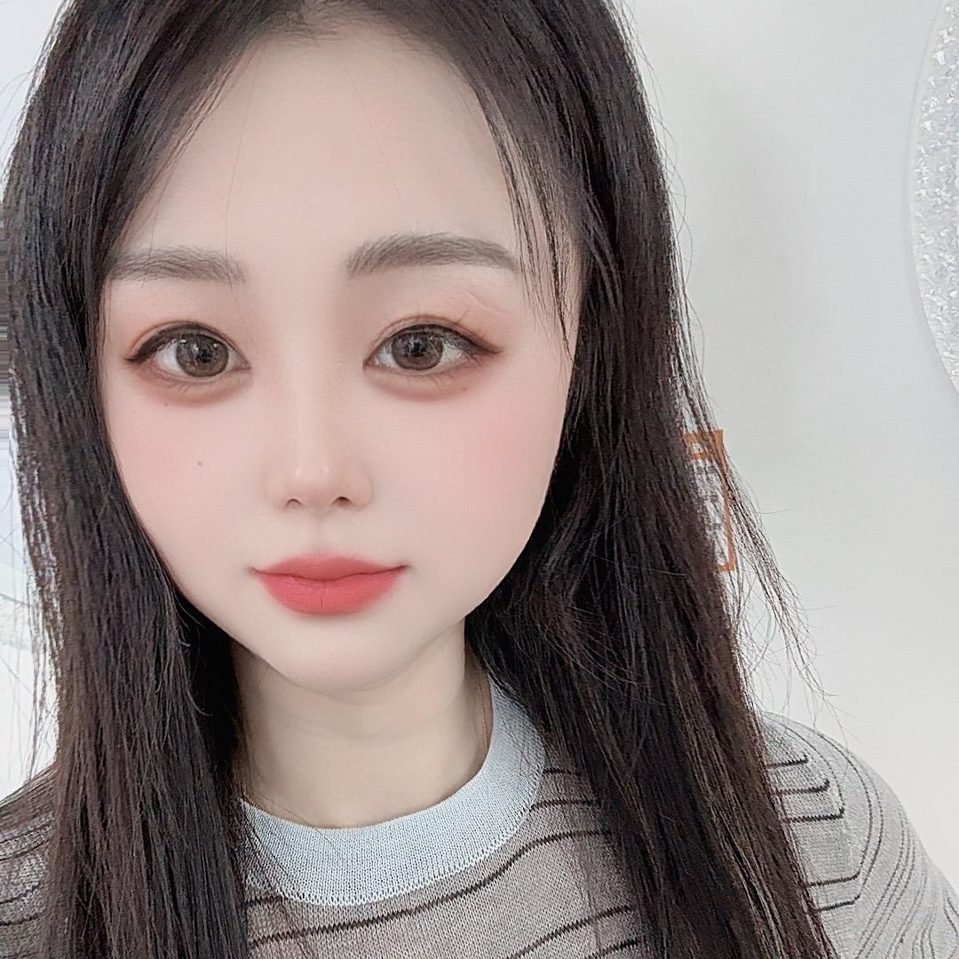 人间贩卖光芒的车姐姐