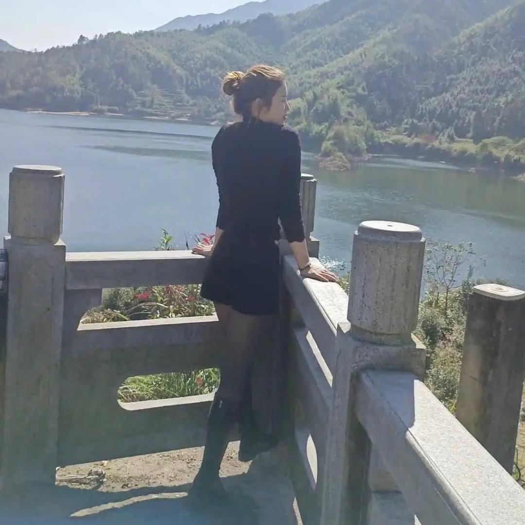 施施💋