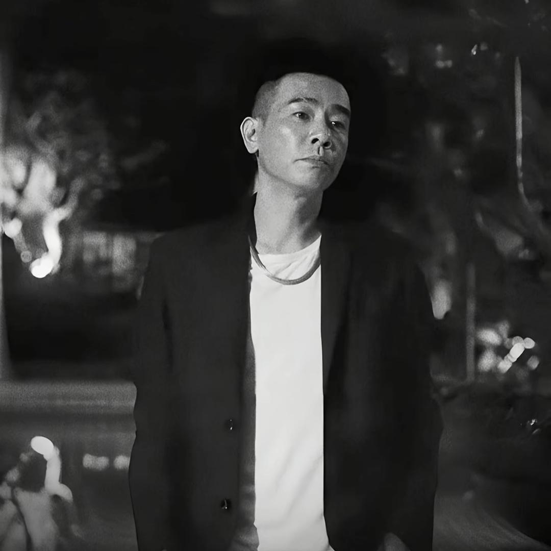 阿  龙