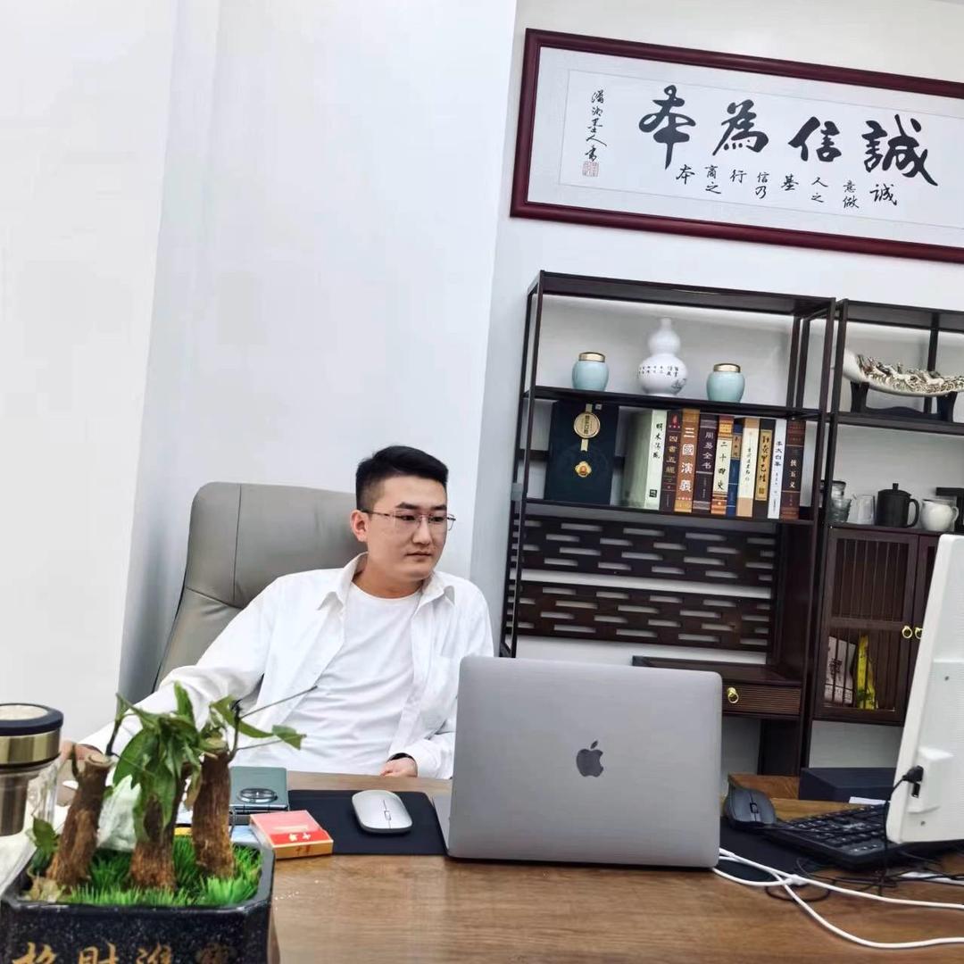 阴月鹏