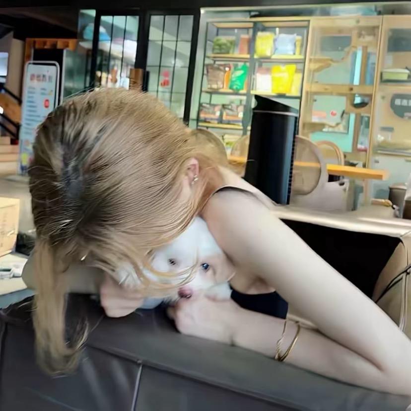 小美.