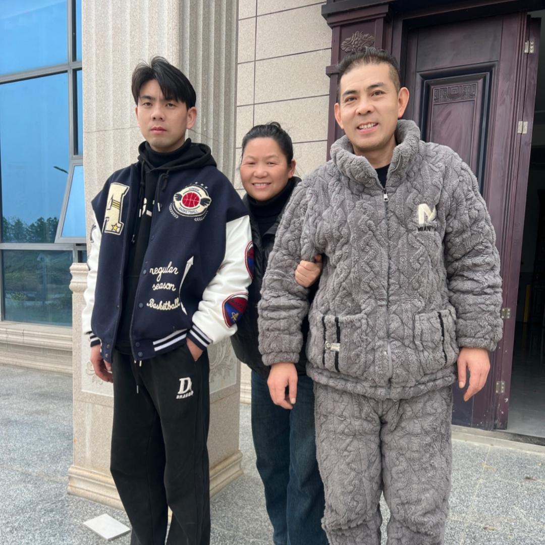 侯哥一家人