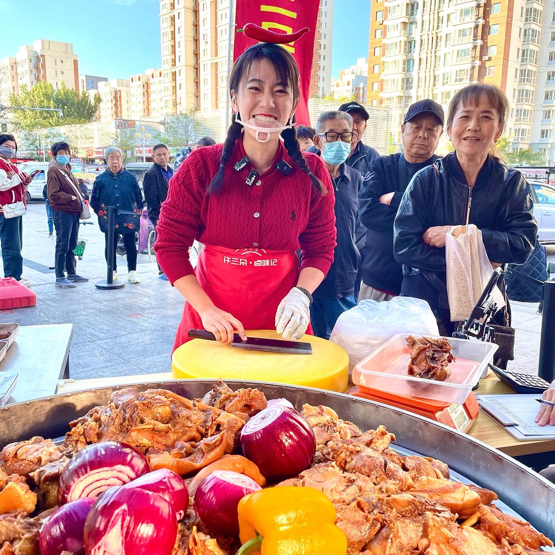许三朵 摆摊卤味
