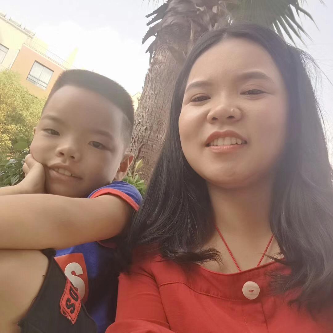 小两口传统麻花店回味童年